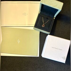 Van Cleef & Arpels - Alhambra